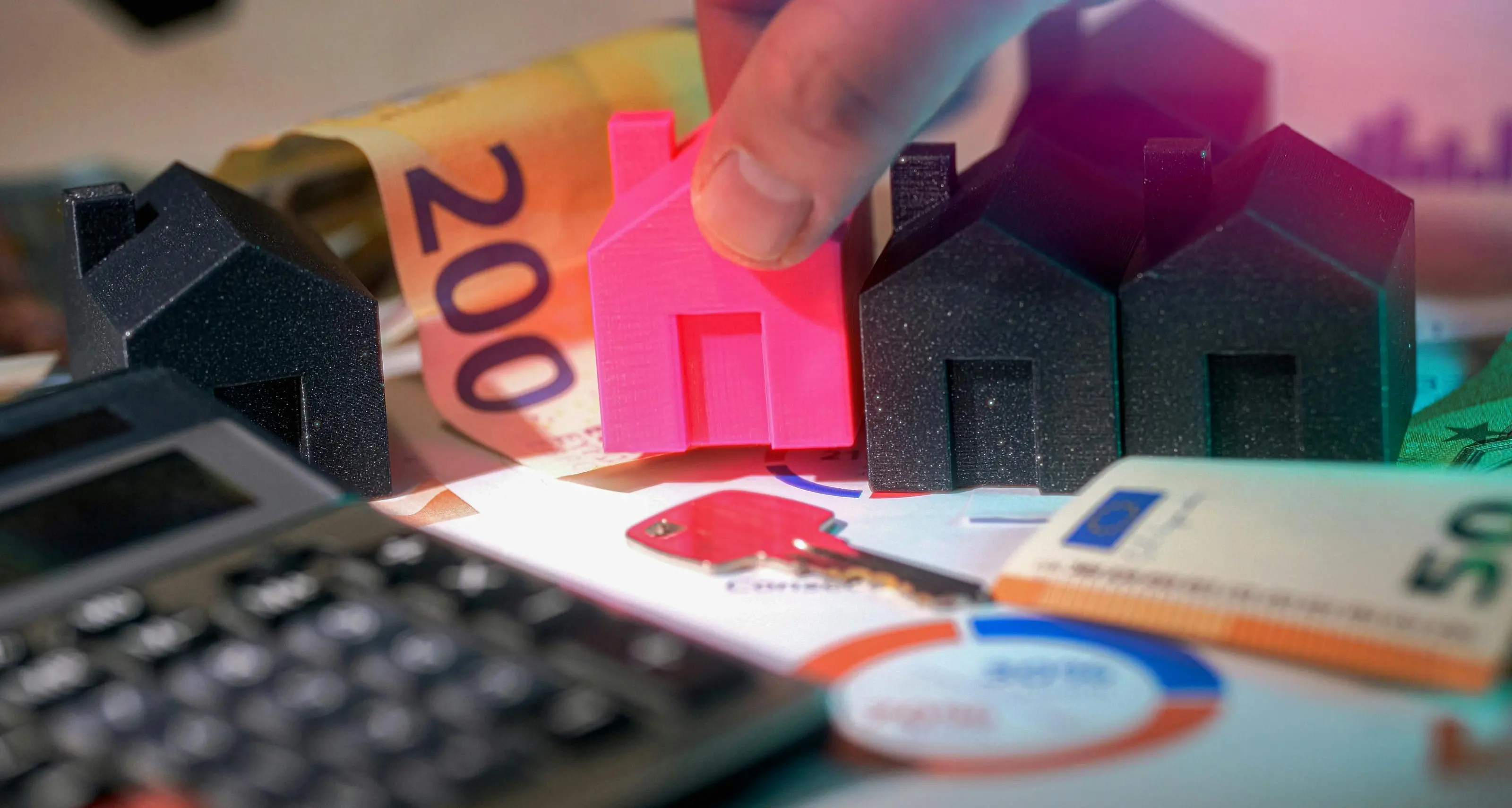 Calabria, 60mila famiglie a rischio sfratto: il disagio abitativo cresce tra giovani, immigrati e pensionati\n