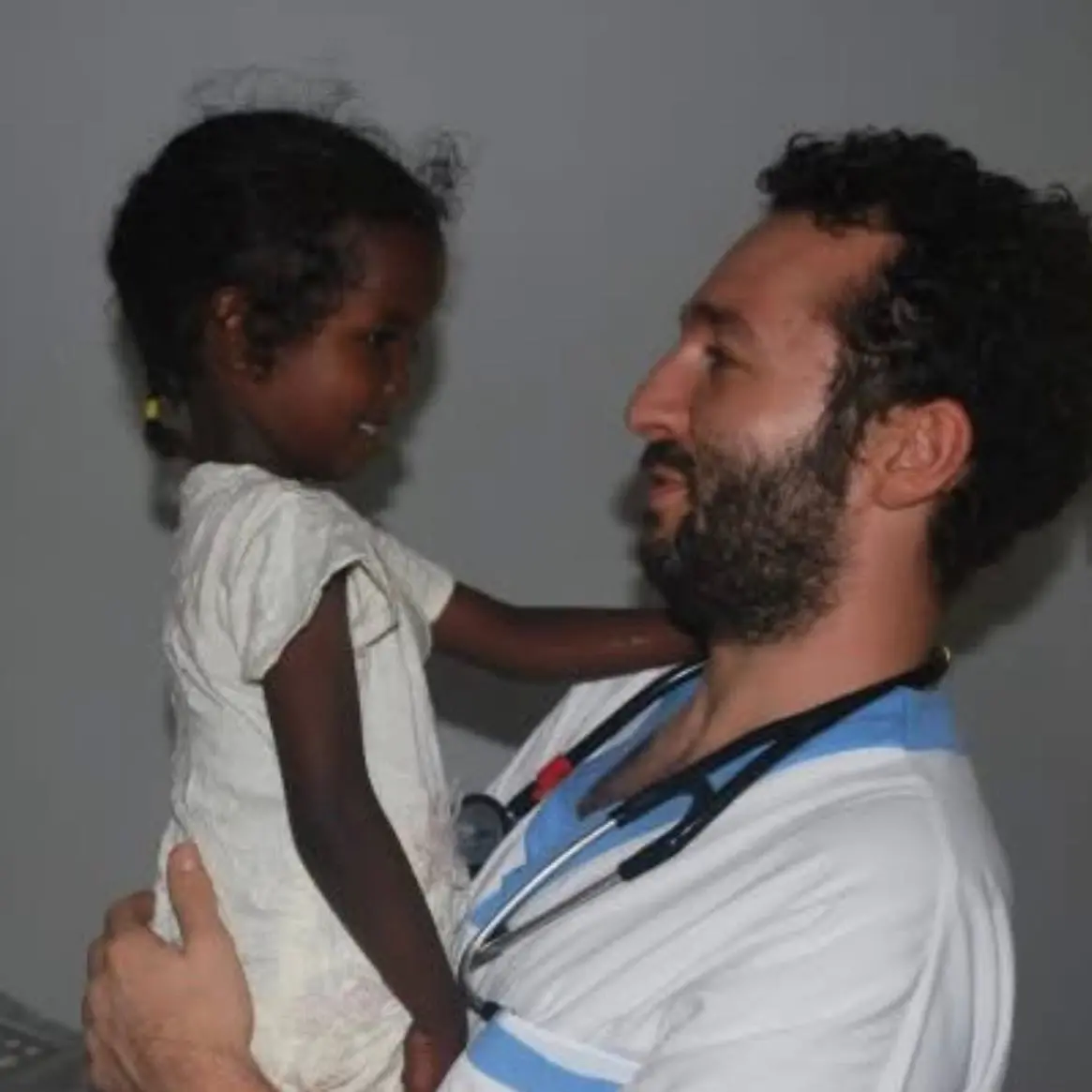 Dalla Scozia il cardiologo Pellicori risponde a Occhiuto: «Non siamo andati via per soldi»