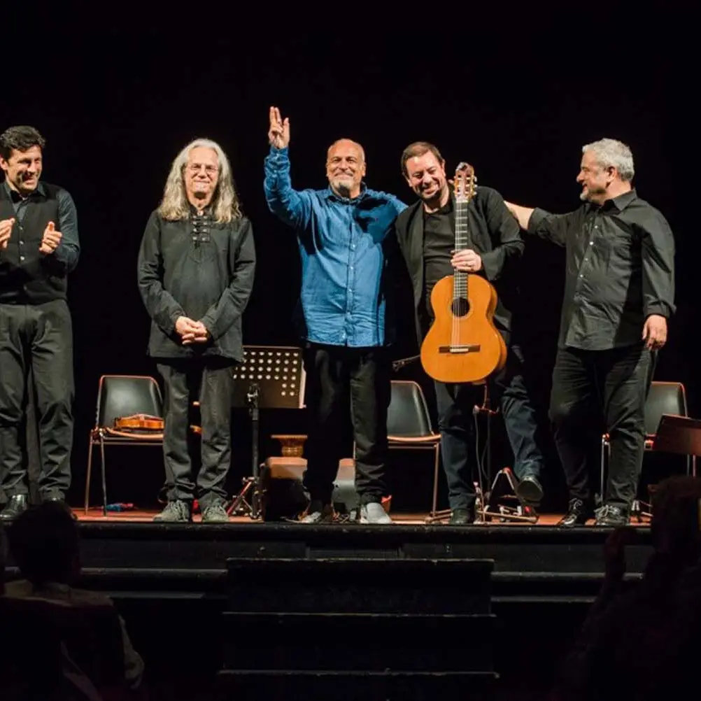 L’arte immortale di Carosone sbarca al Politeama con Enzo De Caro: il 23 gennaio c’è “Renatissimo”\n