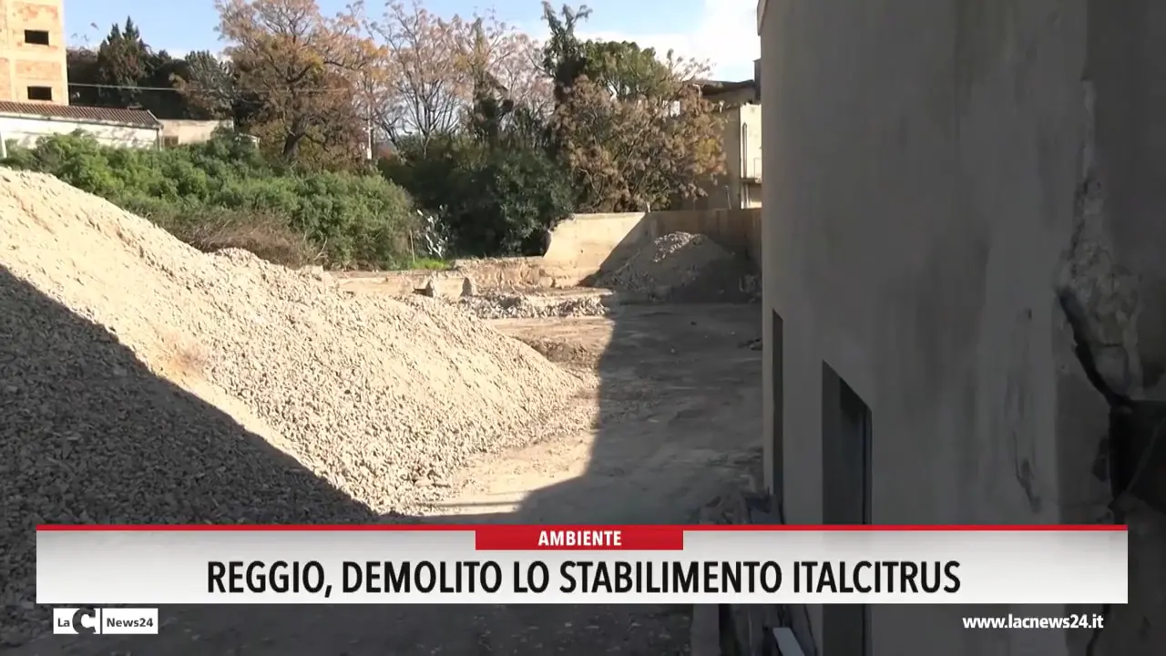 Reggio, demolito lo stabilimento Italcitrus