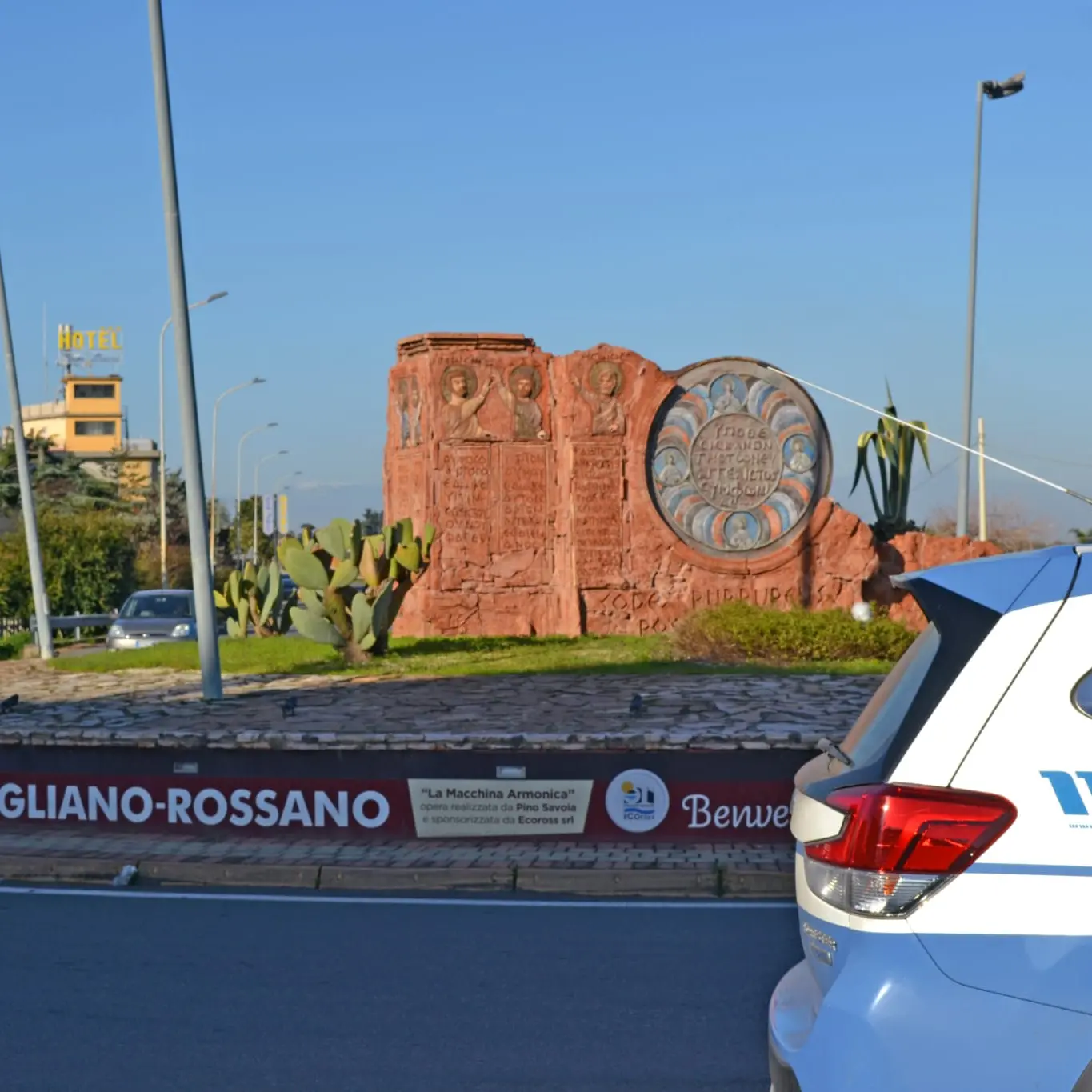 Corigliano Rossano, aggredisce agenti dopo lite in famiglia: arrestato 46enne\n