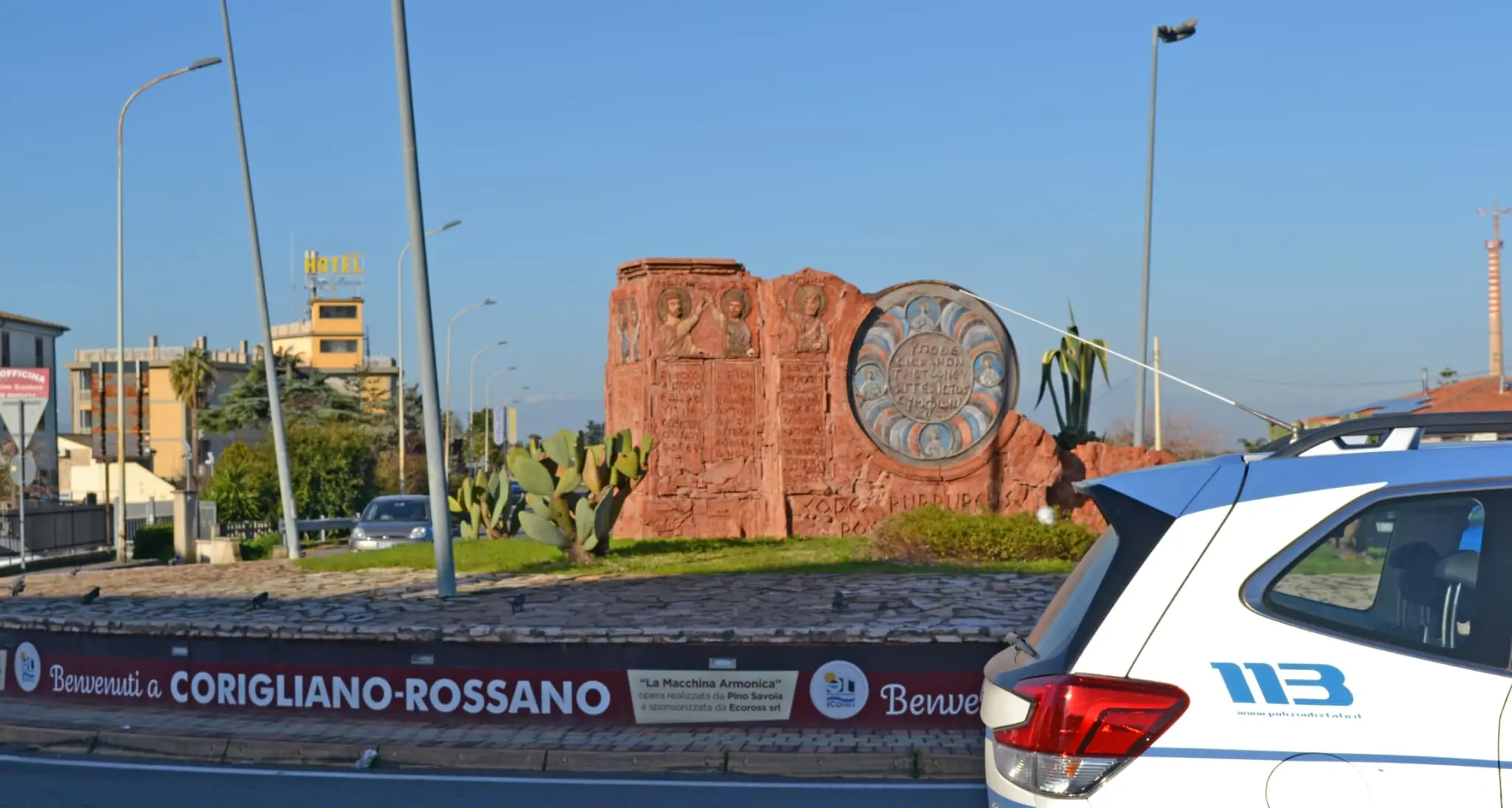 Corigliano Rossano, aggredisce agenti dopo lite in famiglia: arrestato 46enne\n