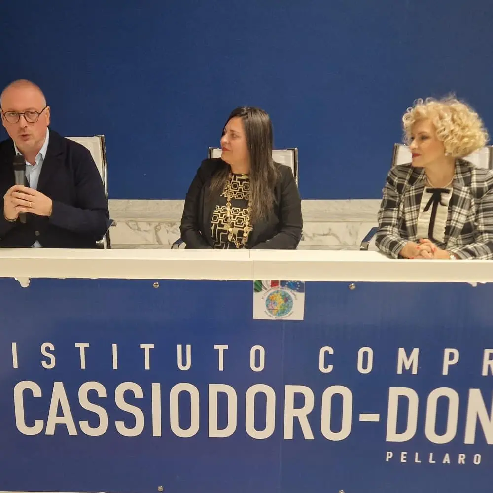 Versace: «Che bello sapere che tanti ragazzi riscoprono il dialetto come simbolo della nostra identità»\n