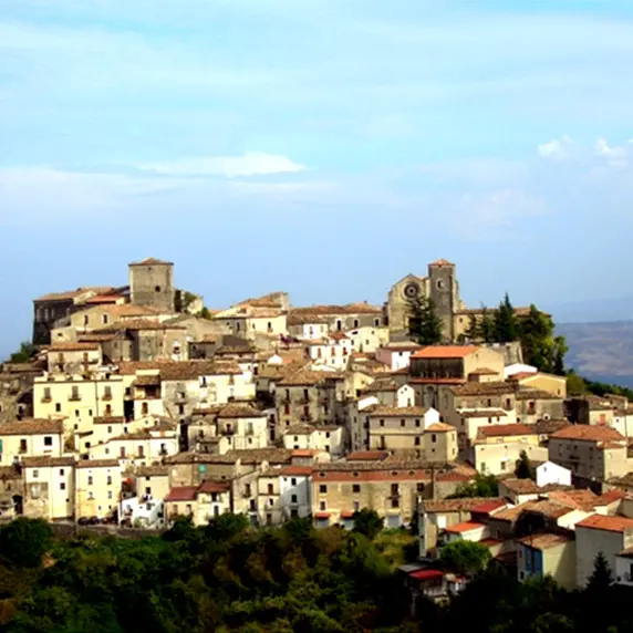 Abusi edilizi ignorati e controlli antimafia assenti: la relazione della Prefettura sullo scioglimento per mafia del Comune di Altomonte