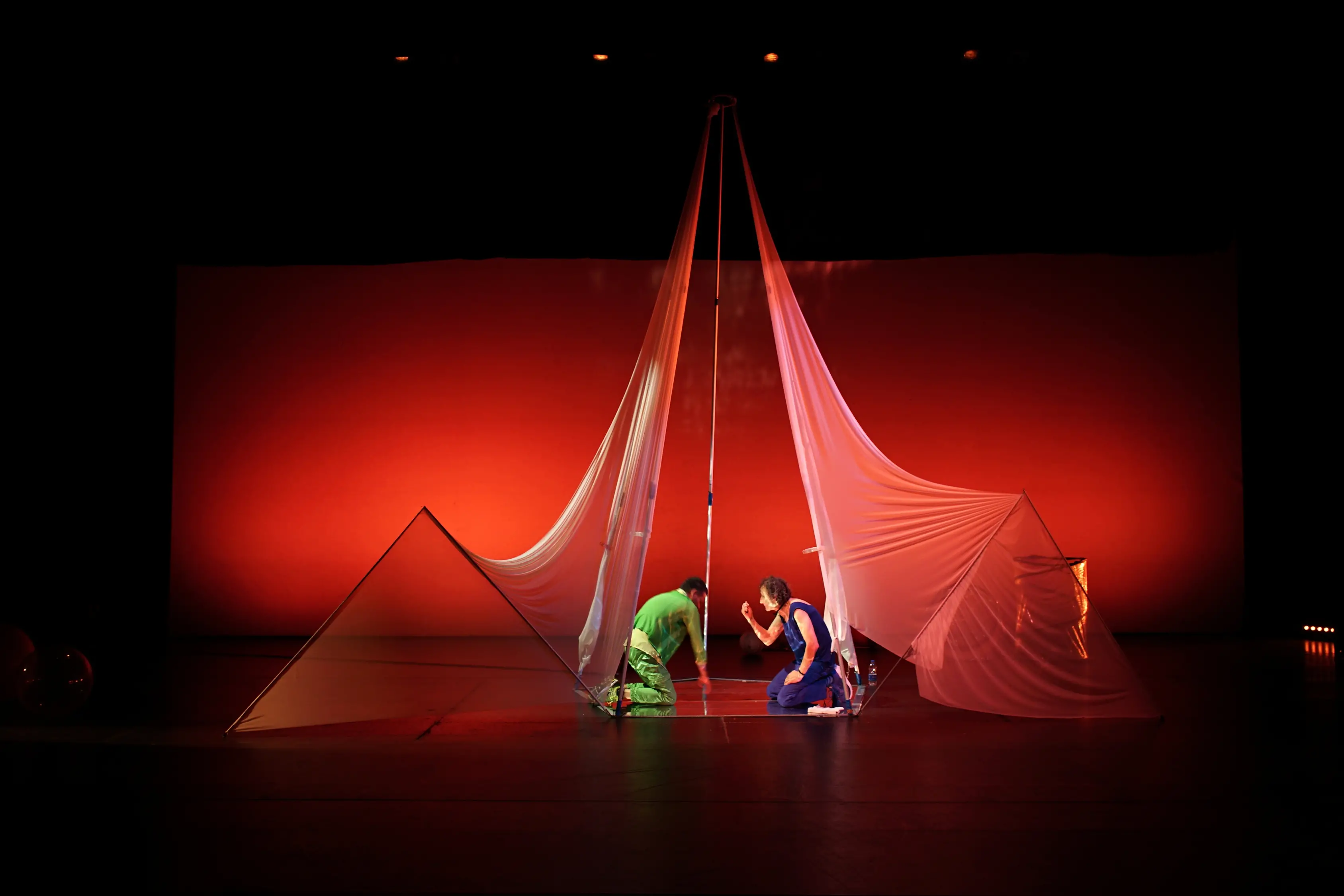 Al Teatro Auditorium Unical arriva lo spettacolo “Metadietro” di Rezza e Mastrella, il duo Leone d’oro alla carriera\n