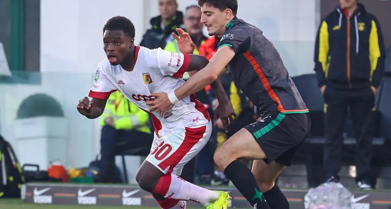 Il Catanzaro non passa in laguna,\u00A0contro il Venezia va\u00A0in vantaggio ma poi resta in 10 e cade allo stadio Penzo: finale 3-1\n