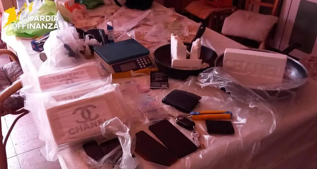 Cetraro, la Finanza trova in un casolare cocaina per oltre un milione di euro: arrestate cinque persone - NOMI