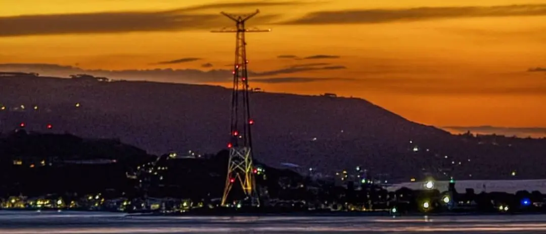 Lo Stretto, poesia di fuoco e luce\n