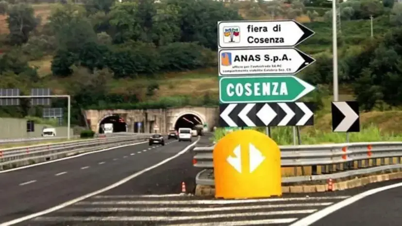 Il nodo Cosenza-Altilia entra nel vivo: cantieri imminenti per l’opera più attesa della viabilità calabrese\n