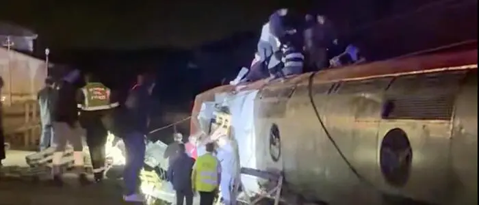 Disastro ferroviario in Spagna, deragliano due treni ad alta velocità:\u00A0almeno 39 morti e decine di feriti\n
