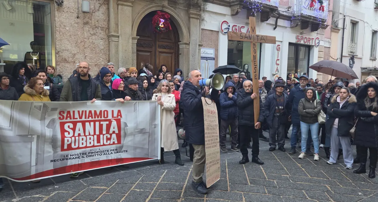 Vibo, il corteo silenzioso per il diritto alla salute\u00A0rimandato a causa del maltempo\n