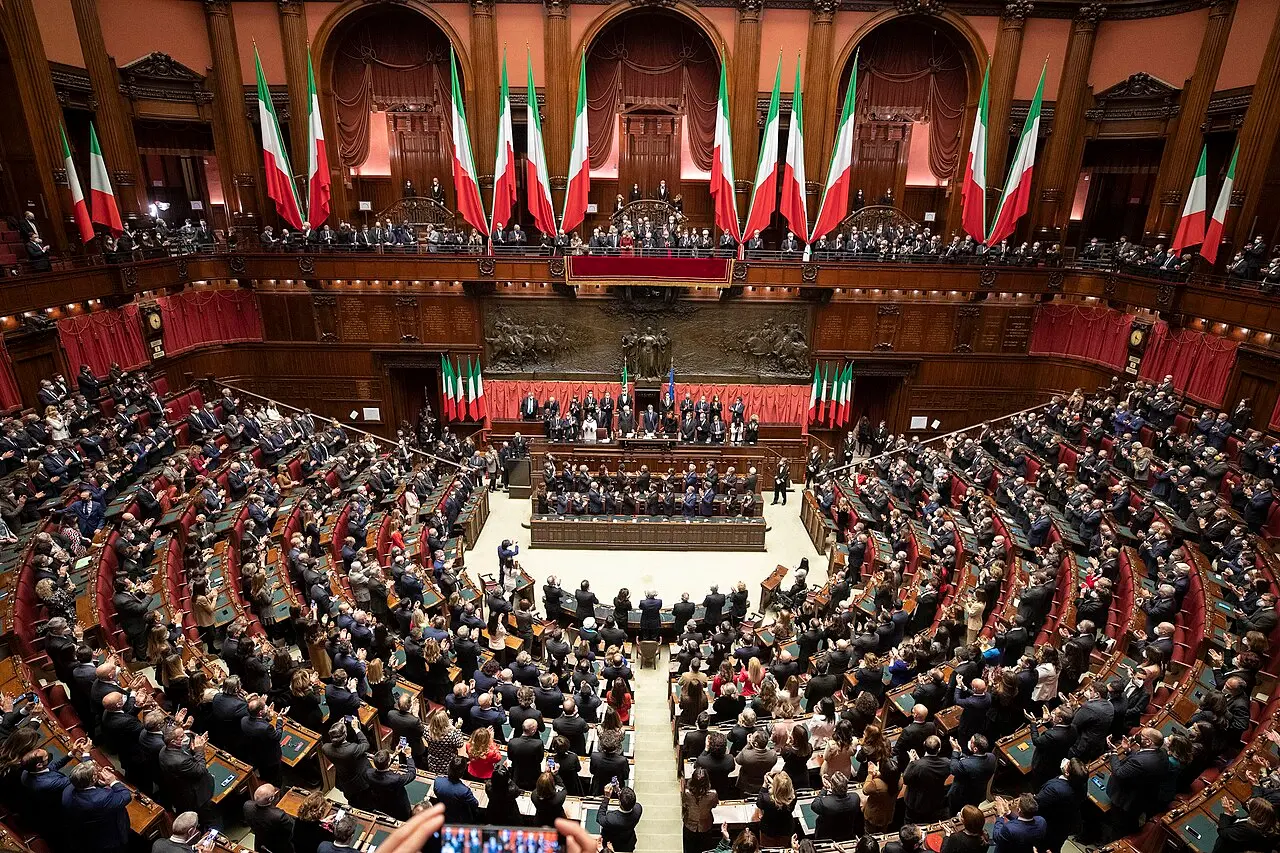 Il Parlamento svuotato e lo scandalo dei cartelli: l’errore di Cassese e il silenzio sul vero declino democratico\n