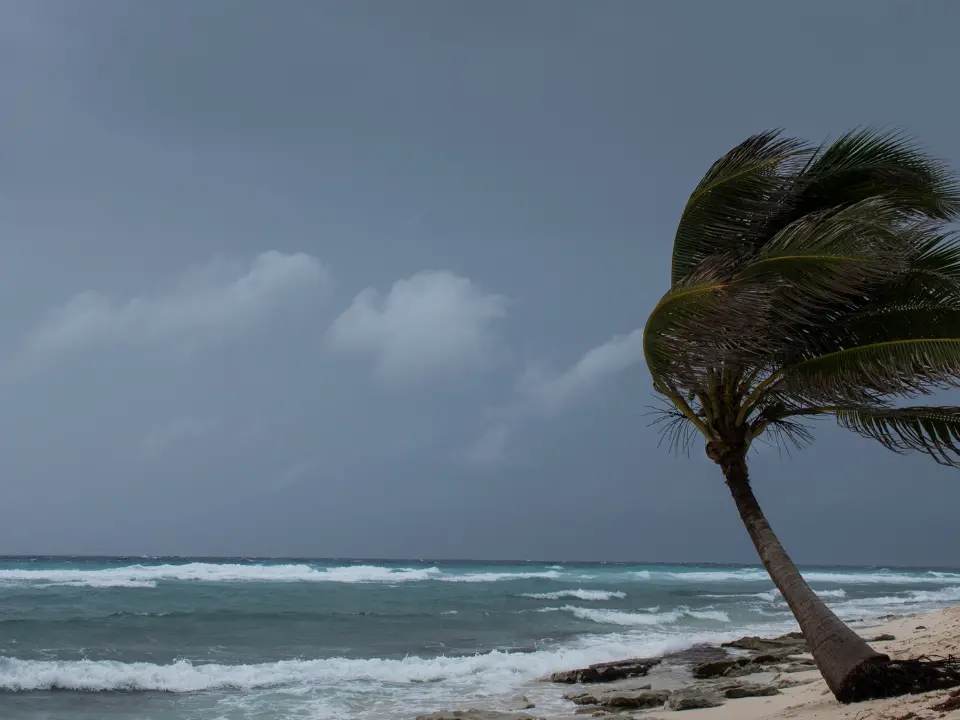 Arriva il ciclone Harry: chiusi parchi e giardini e divieto accesso a cimiteri, pinete, arenile e lungomare