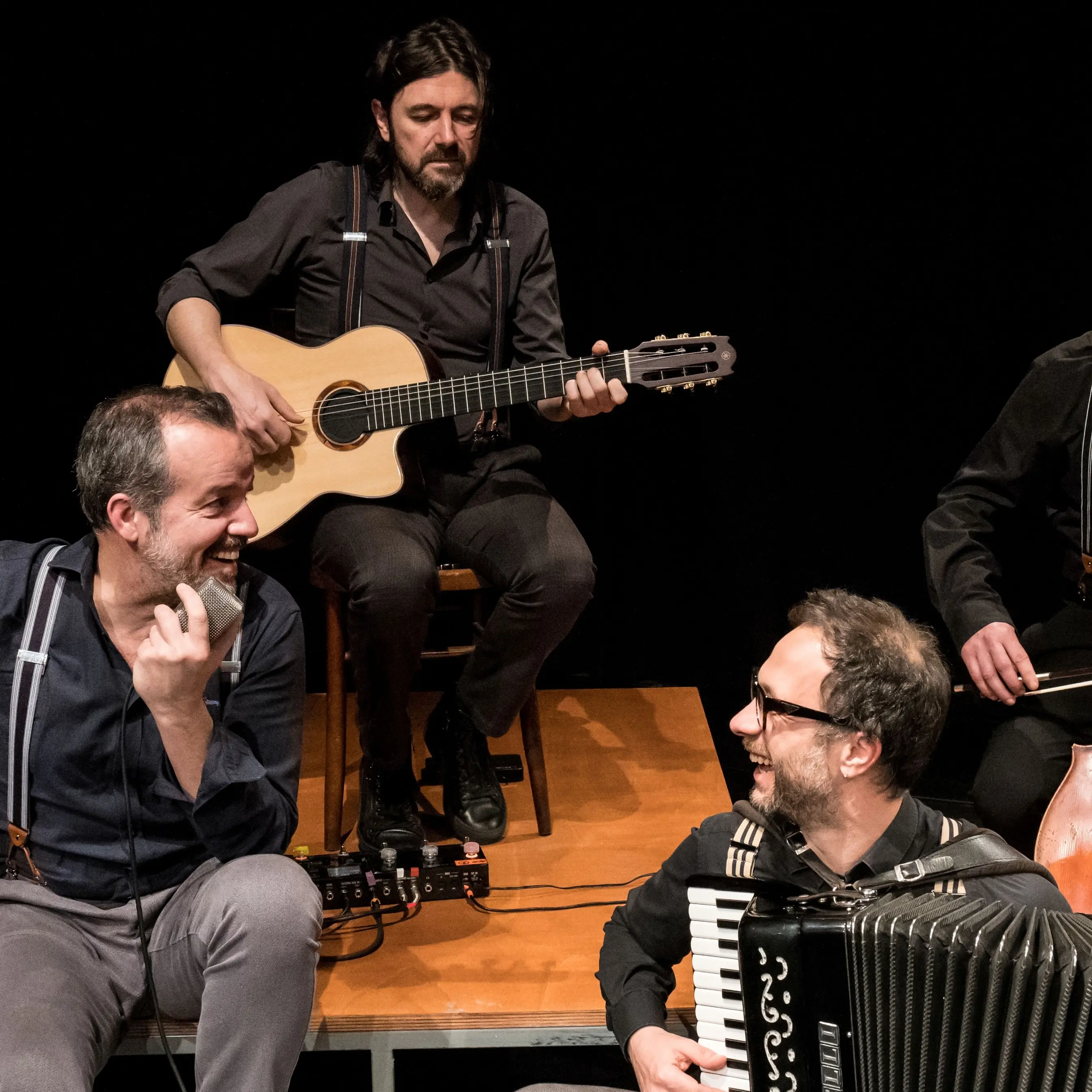 Mario Perrotta racconta Domenico Modugno e il sogno della felicità: “Nel blu” arriva a Polistena e Filadelfia\n