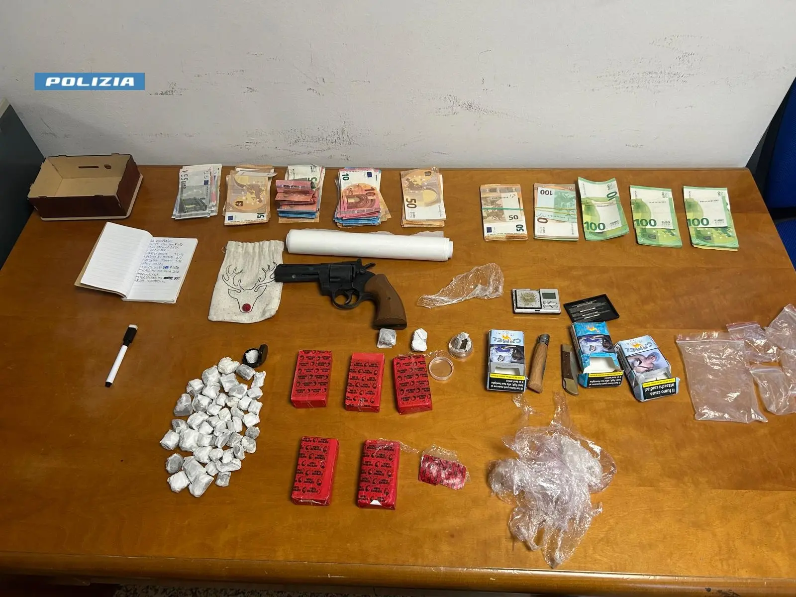 Cosenza, intensificati i controlli: tre arresti e sequestri di droga in tutta la provincia\n