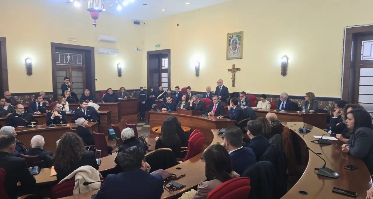Consiglio comunale aperto dopo l’attentato al presidente Iannello: Vibo reagisce e dice no alle intimidazioni\n