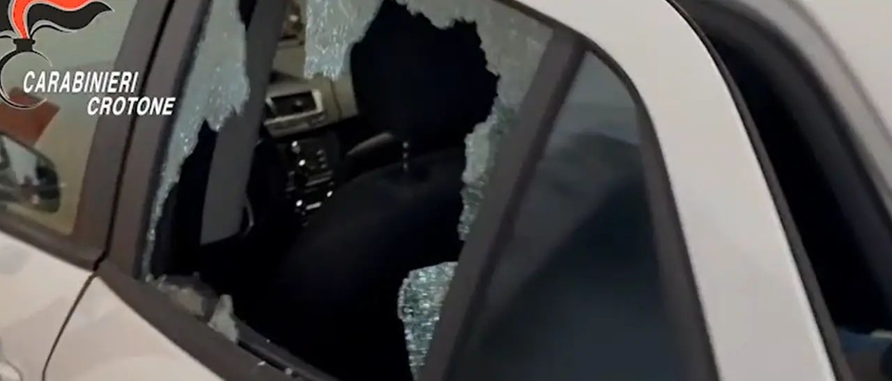 Lo affianca con l’auto e tenta di sparargli, un arresto per tentato omicidio a Petilia Policastro\n