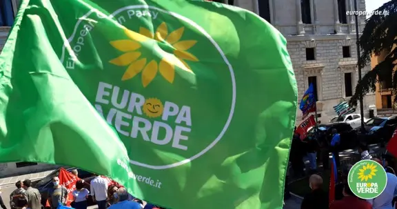Albore­si (Europa Verde Calabria): «Il “modello Rosarno” celebrato a Bruxelles è smentito dai dati nazionali»\n