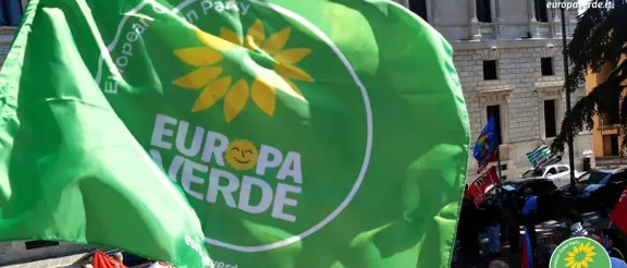 Albore­si (Europa Verde Calabria): «Il “modello Rosarno” celebrato a Bruxelles è smentito dai dati nazionali»\n