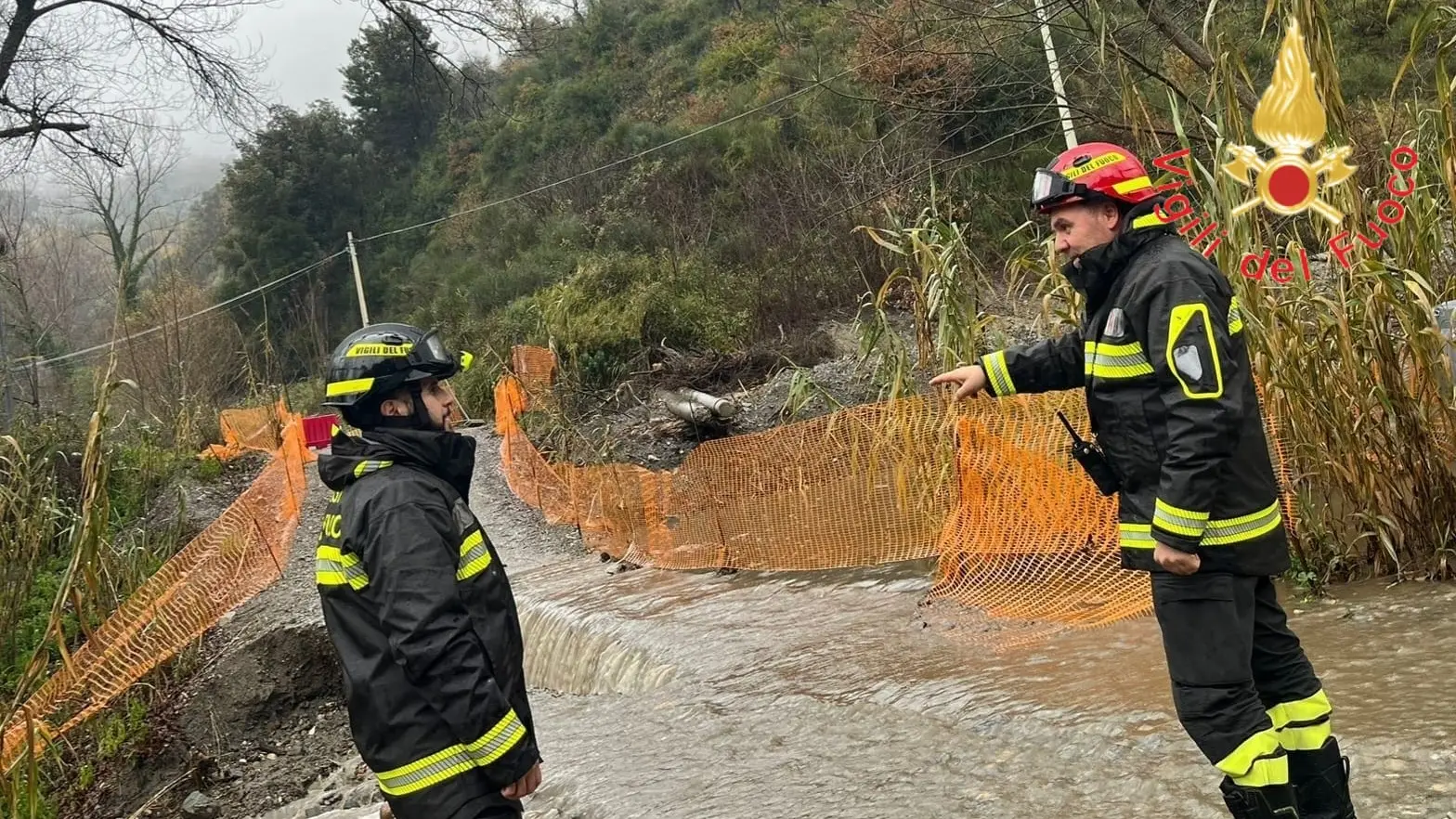Maltempo record, Calabria sotto la pressione del ciclone Harry: a Catanzaro una frana isola sette famiglie – VIDEO