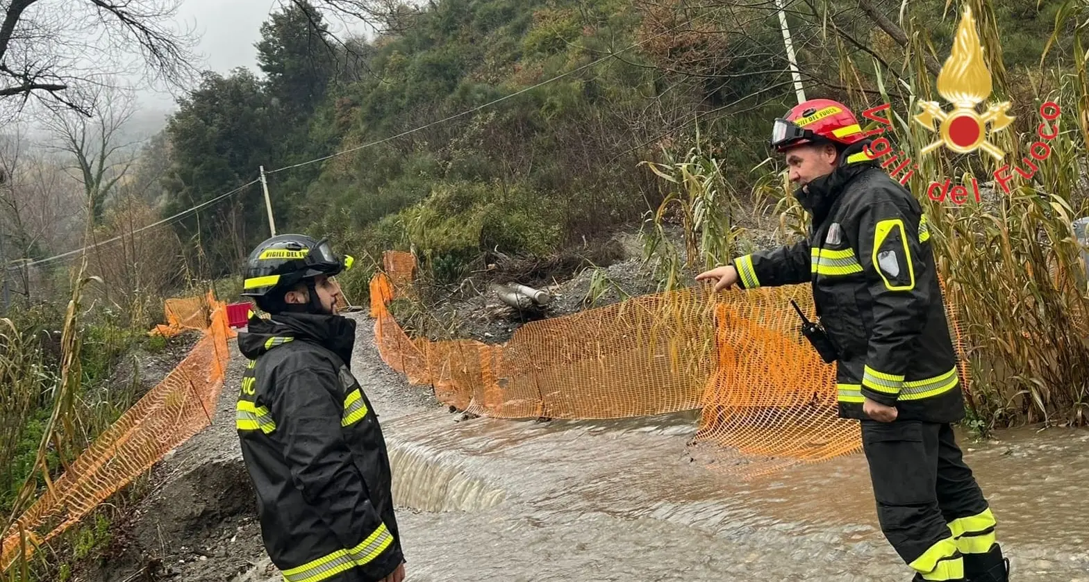 Maltempo record, Calabria sotto la pressione del ciclone Harry: a Catanzaro una frana isola sette famiglie –\u00A0VIDEO\n
