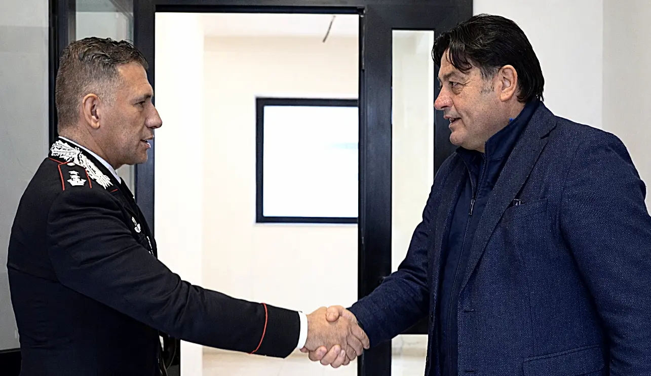 Carabinieri aggrediti a Corigliano Rossano, Rapani fa visita in caserma: tra i temi affrontati anche l’ipotesi Esercito a tutela dell’ospedale\n