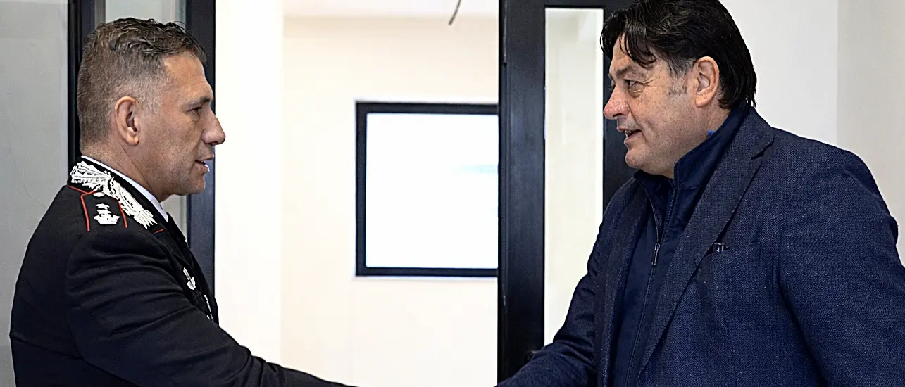 Carabinieri aggrediti a Corigliano Rossano, Rapani fa visita in caserma: tra i temi affrontati anche l’ipotesi Esercito a tutela dell’ospedale\n