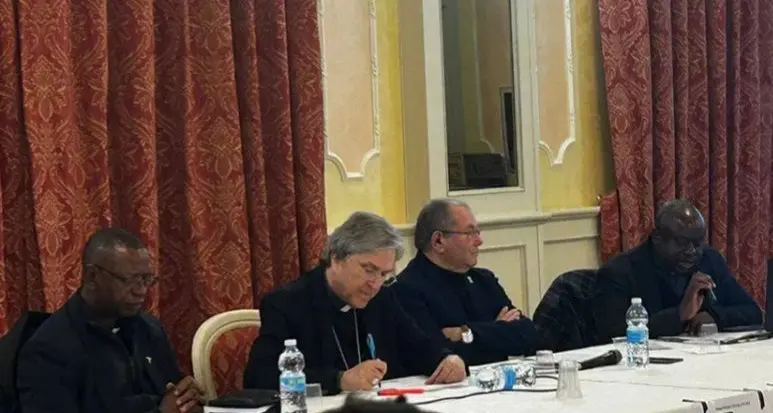 Un ponte di solidarietà tra Calabria e Africa: monsignor Savino presenta \"Oasis de Misericorde\"\n