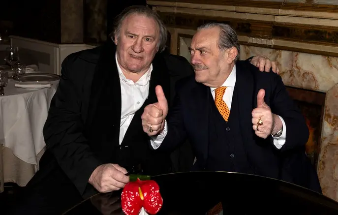 Pace fatta tra il re dei paparazzi Barillari e Depardieu: «Ci siamo abbracciati come due ragazzini»\n