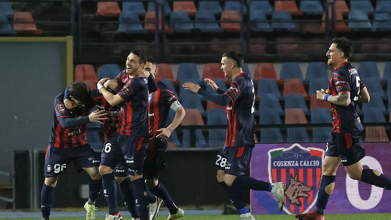 Serie C, gli squali mordono il derby: al “Marulla” Cosenza-Crotone finisce 0-2\n