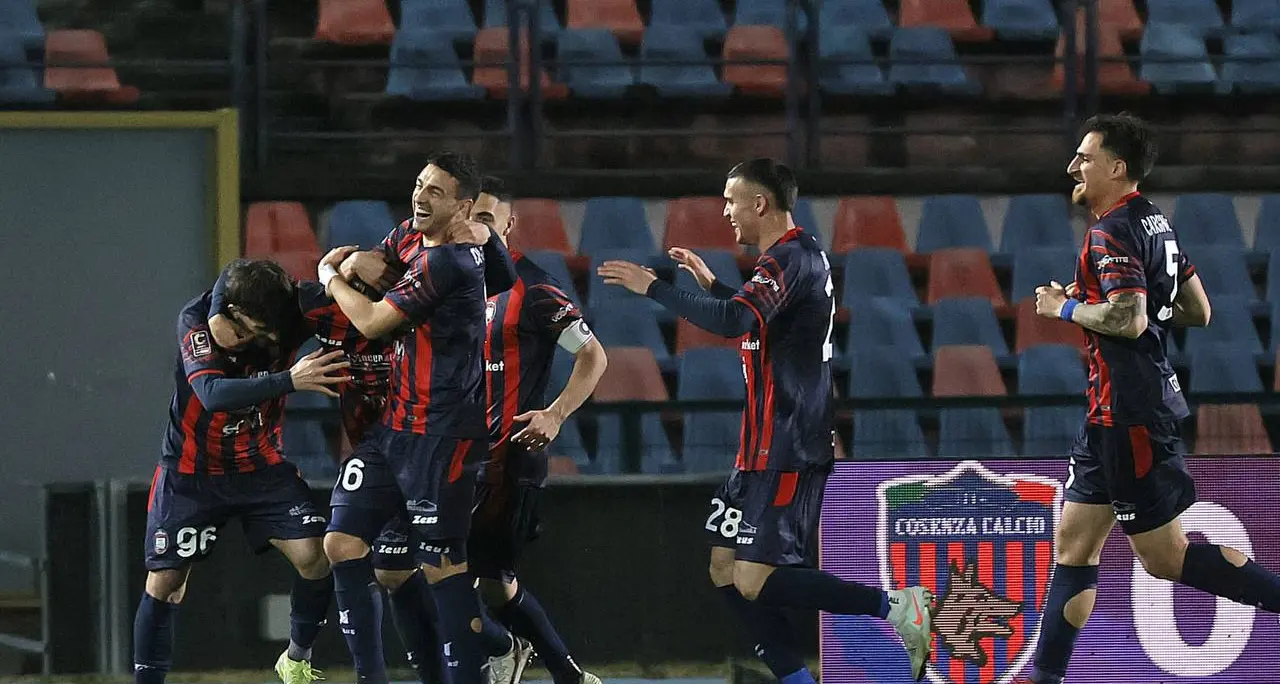Serie C, gli squali mordono il derby: al “Marulla” Cosenza-Crotone finisce 0-2\n