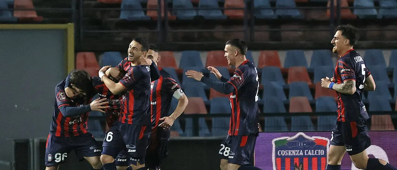 Serie C, gli squali mordono il derby: al “Marulla” Cosenza-Crotone finisce 0-2\n