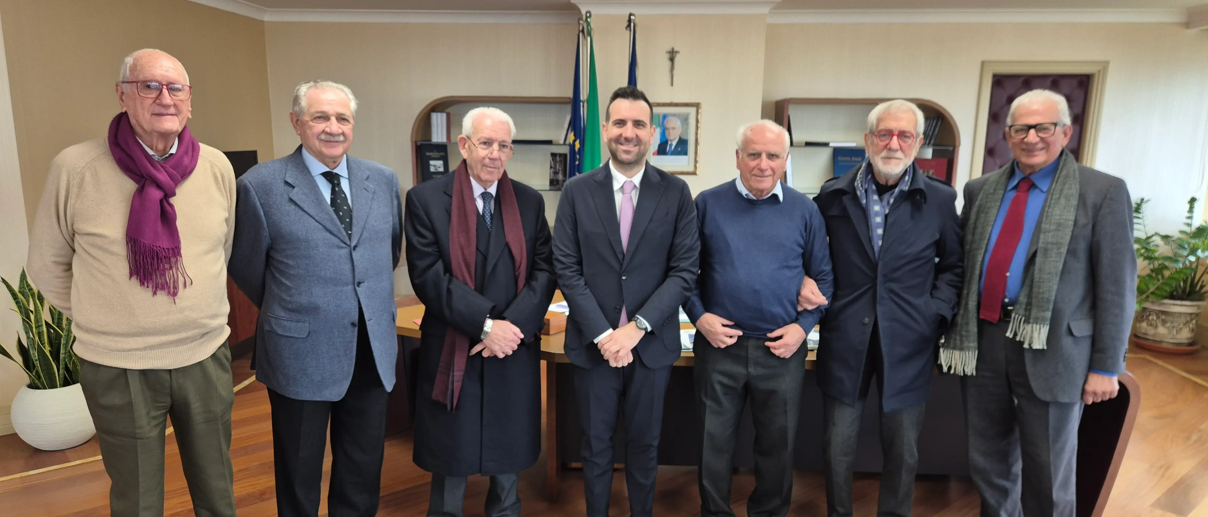 Cirillo incontra il nuovo Ufficio di Presidenza dell’Associazione degli ex Consiglieri: «La vostra esperienza al servizio della Calabria»\n