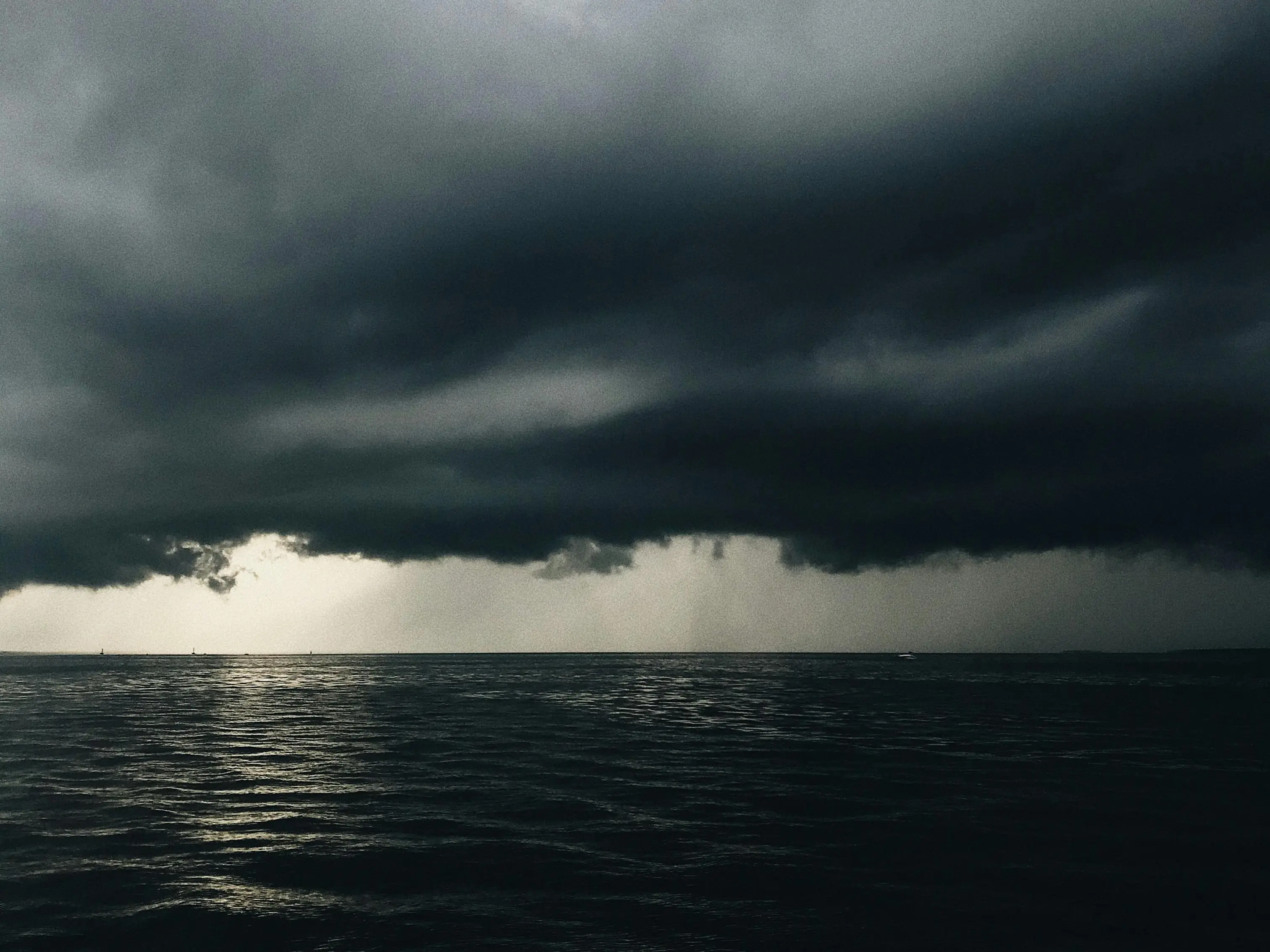 Tirreno e Ionio più caldi, aumenti anomali fino a 5 gradi. L’Ingv: «Più vapore in atmosfera scatena eventi estremi»