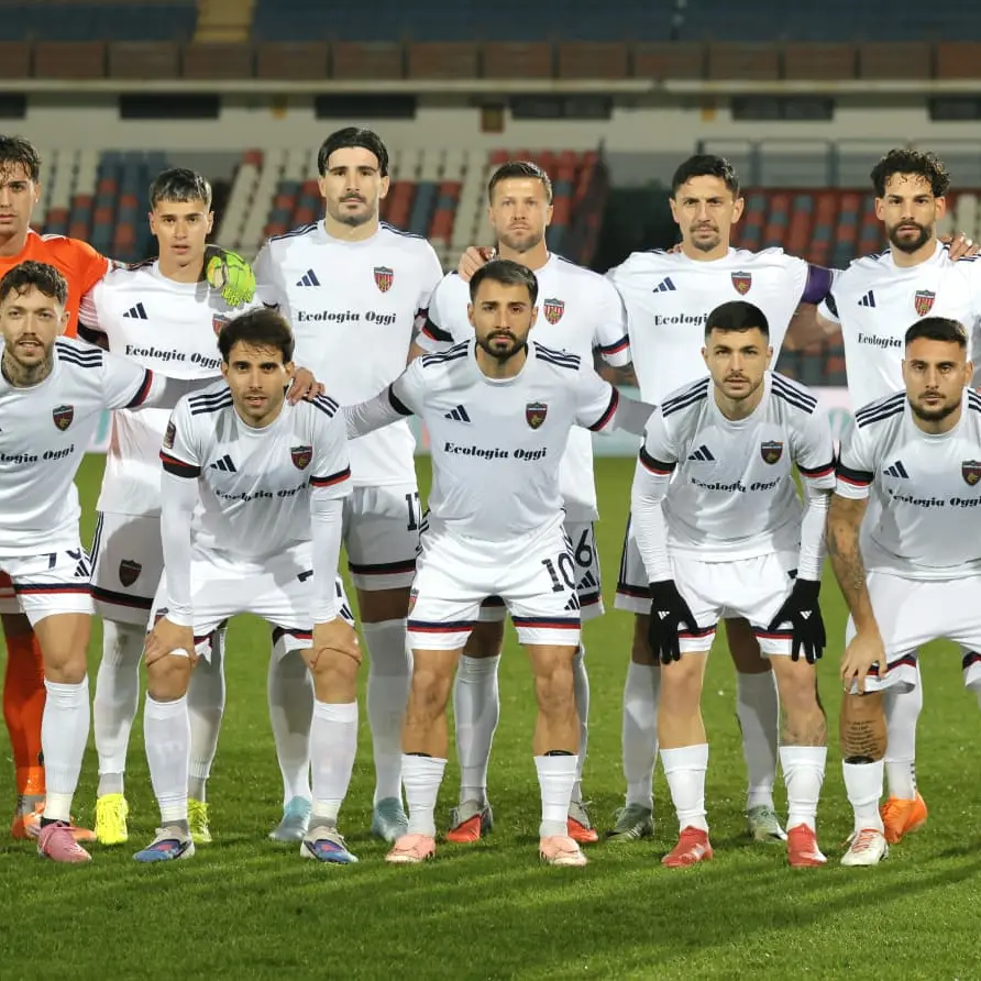 Cosenza, insoddisfazione diffusa dopo il derby. E Guarascio va via prima...\n