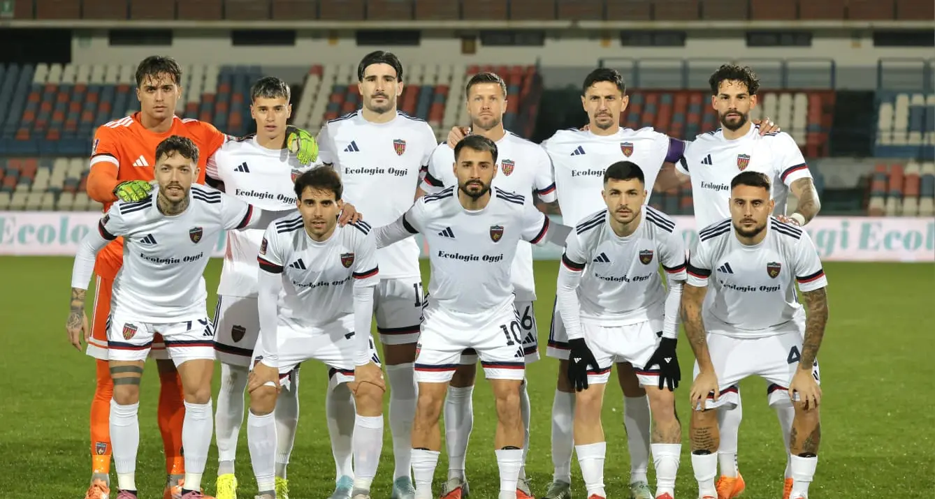 Cosenza, insoddisfazione diffusa dopo il derby. E Guarascio va via prima...\n
