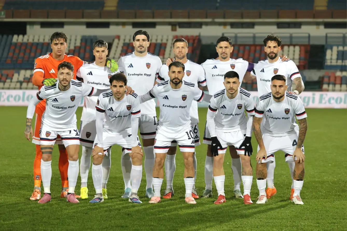 Cosenza, insoddisfazione diffusa dopo il derby. E Guarascio va via prima...\n