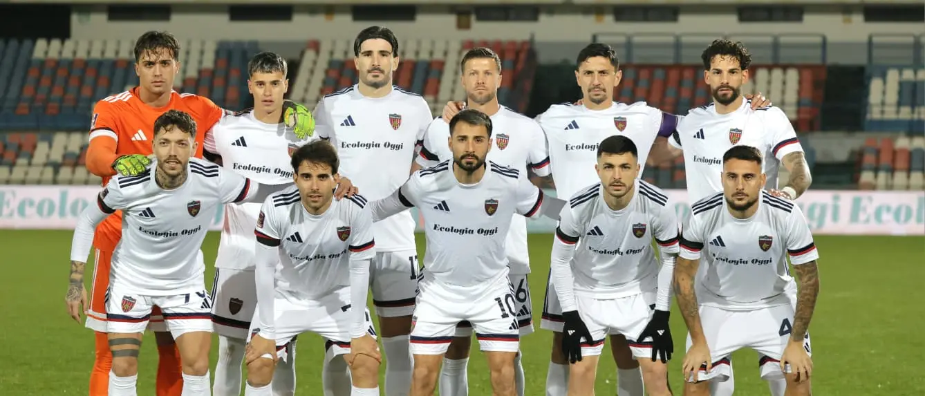 Cosenza, insoddisfazione diffusa dopo il derby. E Guarascio va via prima...\n