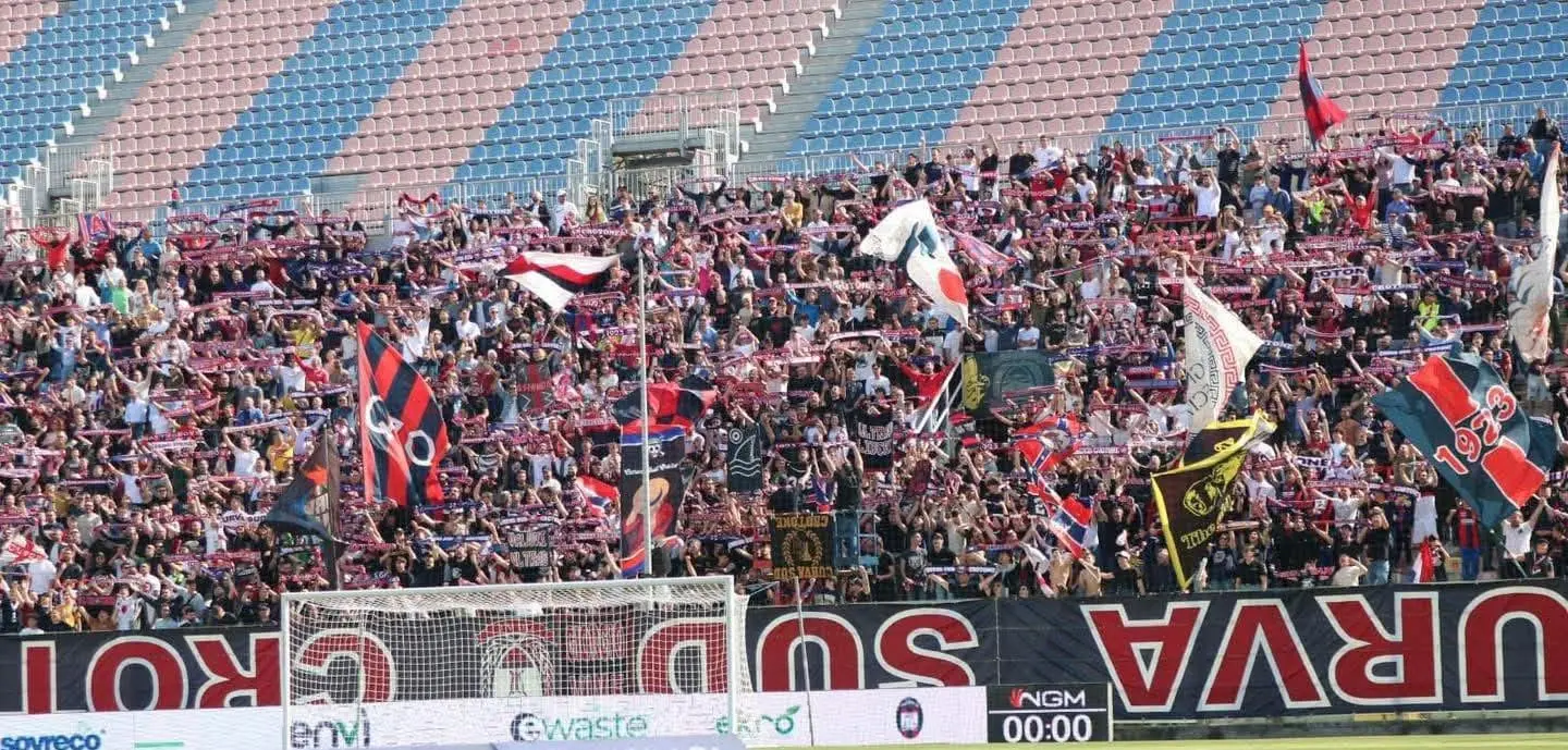 Crotone, la Curva Sud si ferma ad oltranza:\u00A0«Dalla prossima partita resteremo fuori dal settore»\n