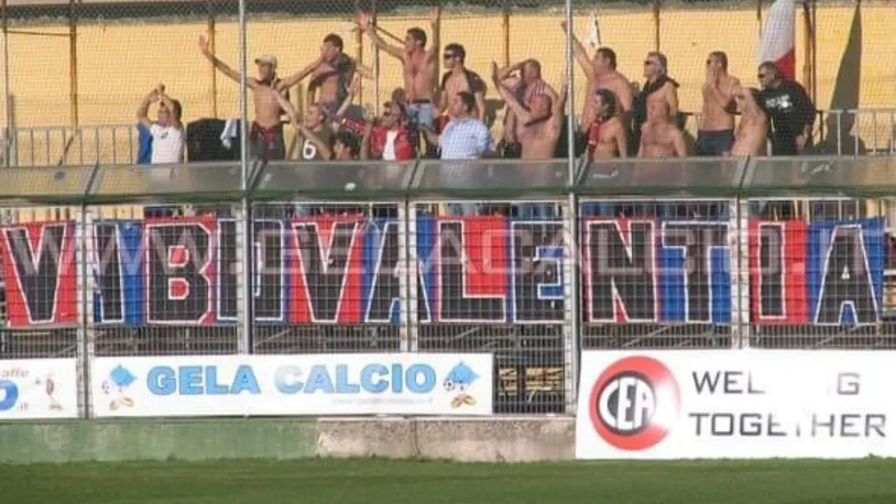 Vibonese, tifosi con mister\u00A0Esposito (esonerato): «L'uomo giusto per la salvezza». E lanciano un\u00A0azionariato popolare\n