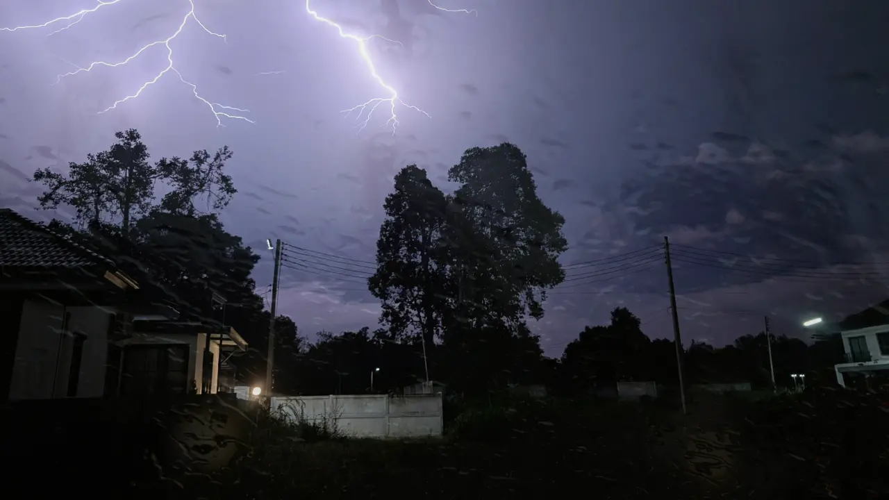 Il ciclone Harry sulla Calabria, ecco quando raggiungerà il culmine con nubifragi e venti di burrasca: ora per ora la situazione