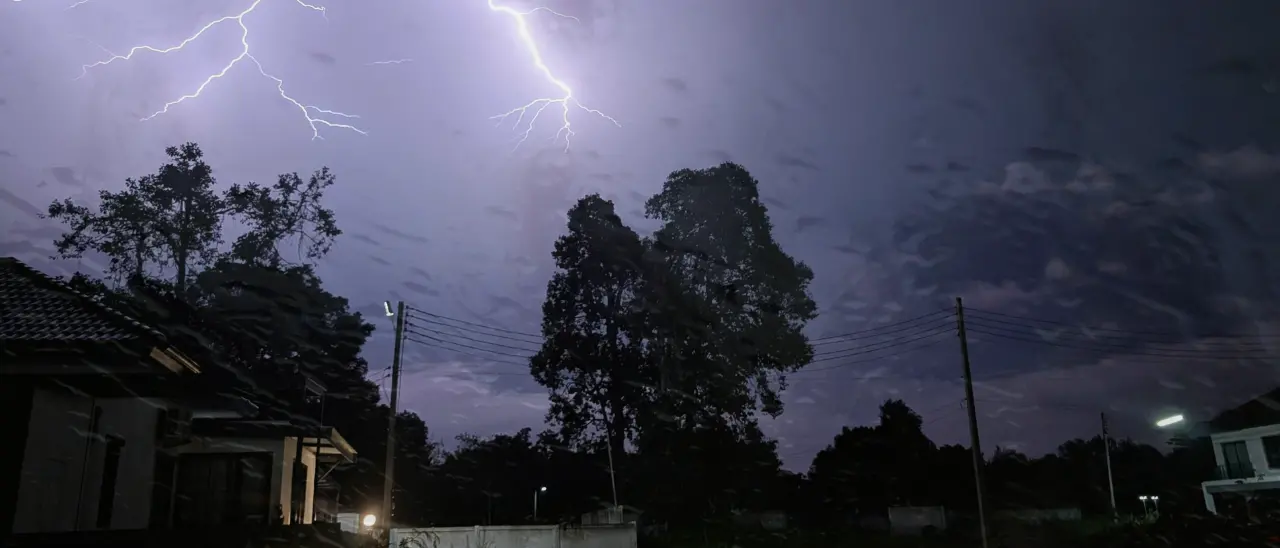 Il ciclone Harry sulla Calabria, ecco quando raggiungerà il culmine con nubifragi e venti di burrasca: ora per ora la situazione