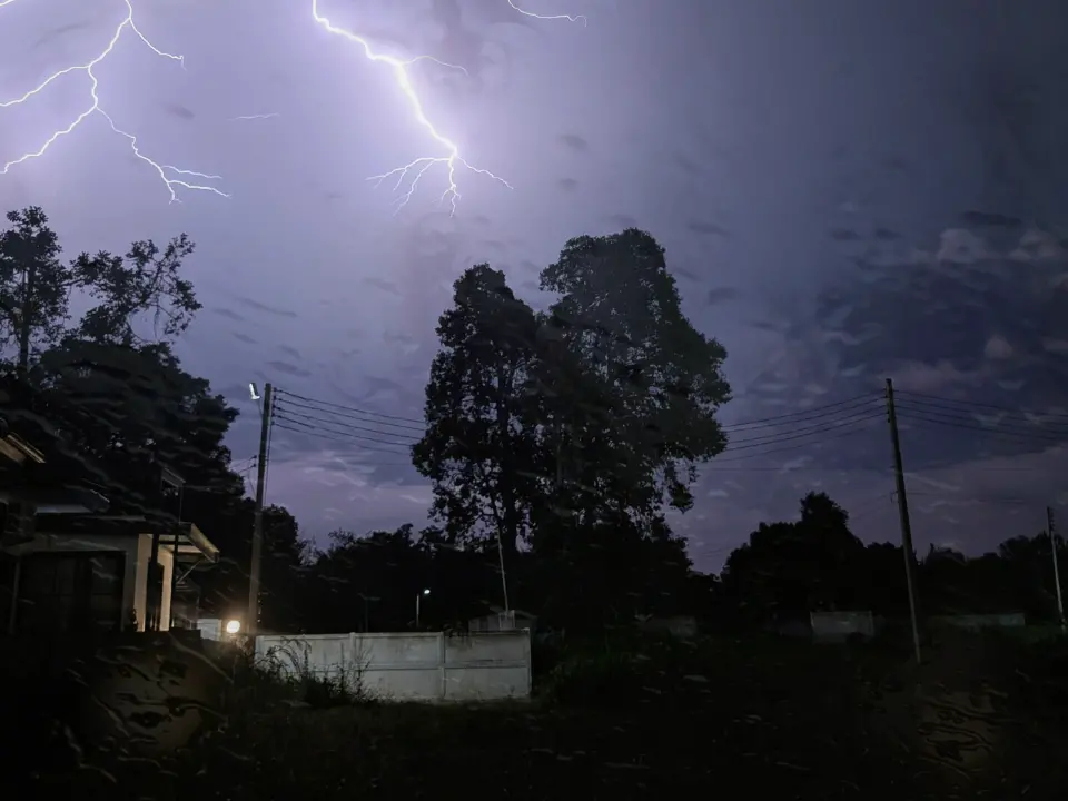 Il ciclone Harry sulla Calabria, ecco quando raggiungerà il culmine con nubifragi e venti di burrasca: ora per ora la situazione