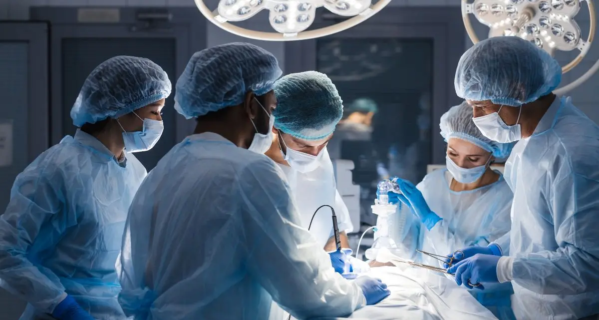 Padre dona due organi alla figlia di 7 anni, è il primo trapianto combinato da vivente in Italia\n