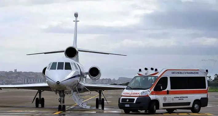 Neonato di appena un mese in pericolo di vita trasportato da Lamezia a Napoli con un volo dell’Aeronautica militare\n