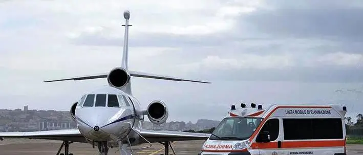 Neonato di appena un mese in pericolo di vita trasportato da Lamezia a Napoli con un volo dell’Aeronautica militare\n