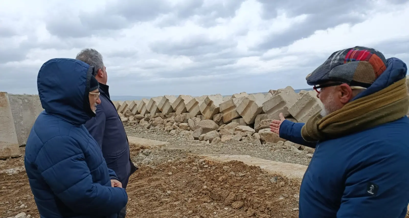 La barriera di cemento che divide Pizzo dal suo mare: «Scempio da 7 milioni di euro per un parcheggio»\n