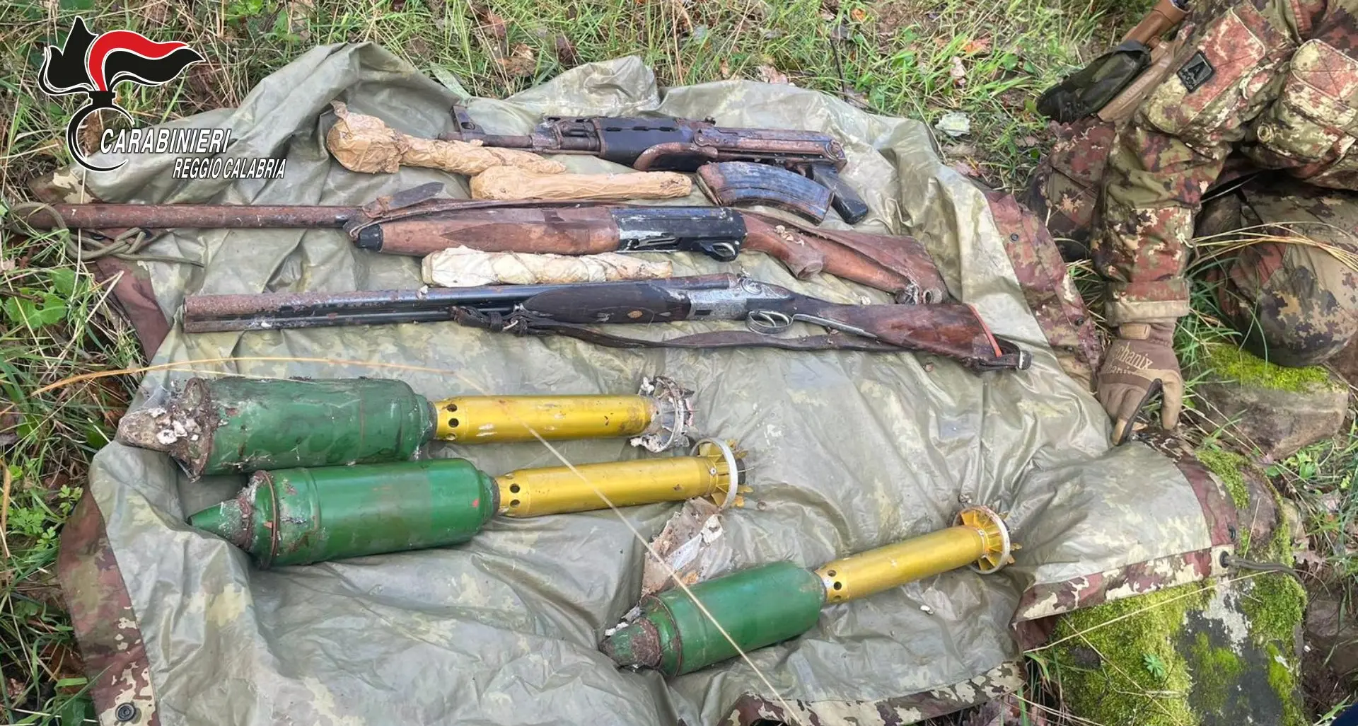 Scoperto arsenale in Aspromonte: armi da guerra e razzi anticarro sequestrati dai carabinieri\n