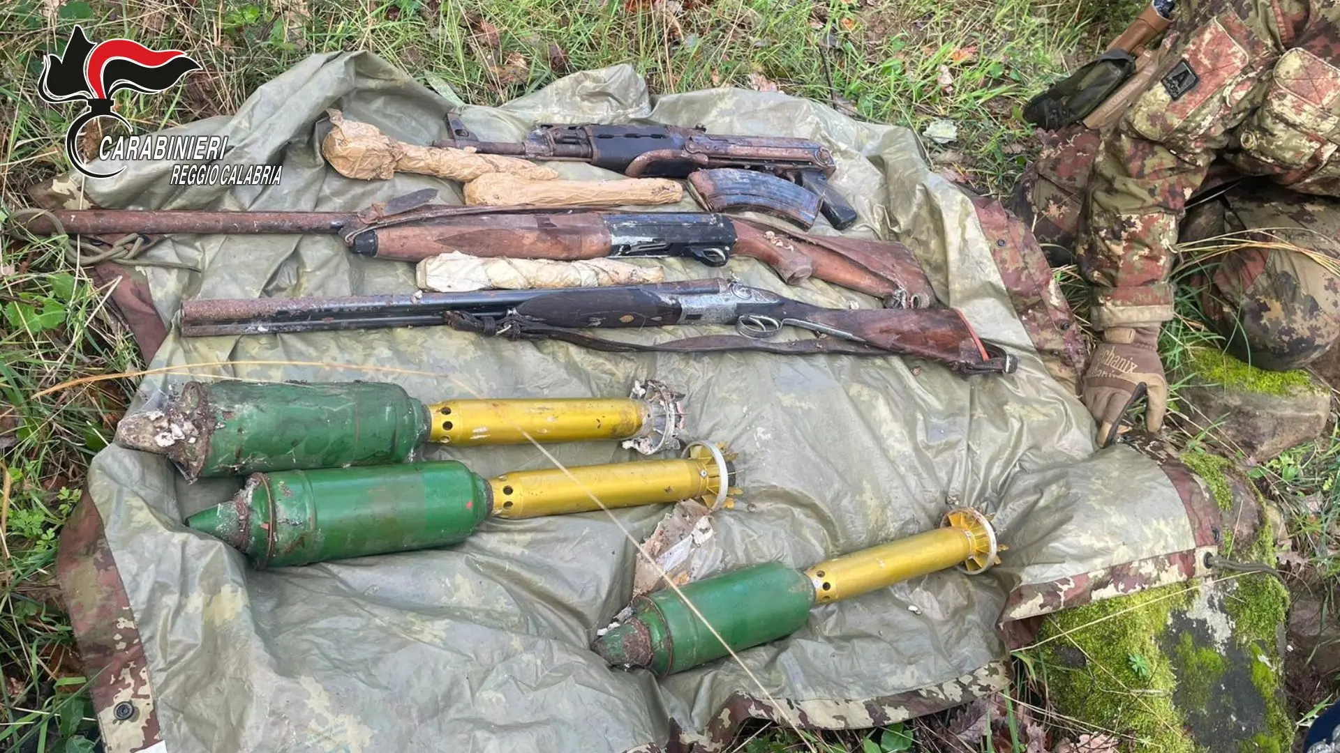 Scoperto arsenale in Aspromonte: armi da guerra e razzi anticarro sequestrati dai carabinieri\n