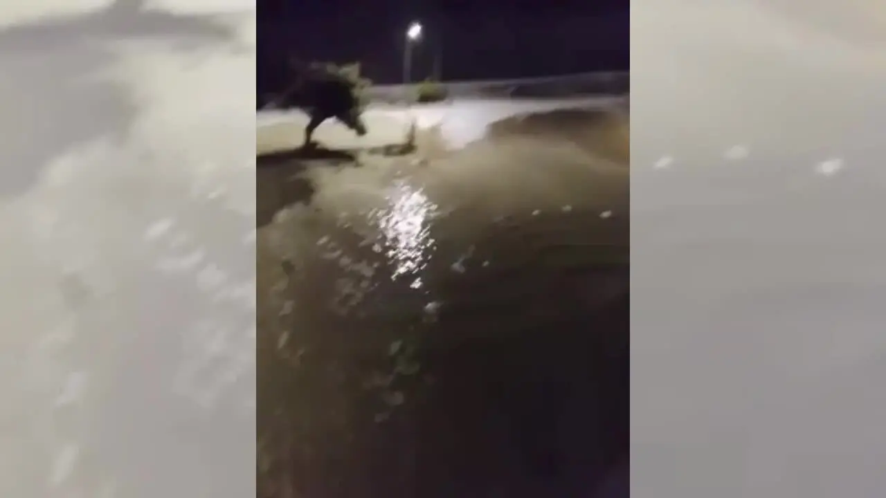 Il mare in tempesta a Catanzaro, allagamenti  e onde altissime